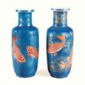 Deux vases rouleau à fond bleu poudré à décor en rouge de fer de carpes, Chine, XVIIIe siècle