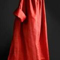 Balenciaga. Manteau du soir en faille de soie framboise, hiver 1955