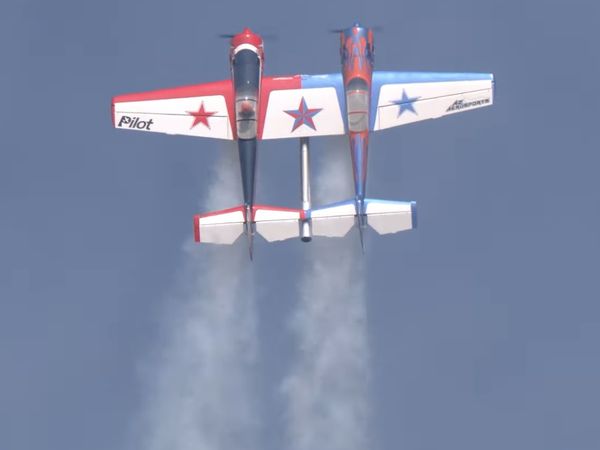 Un curieux appareil bi-fuselage : Le YAK 110