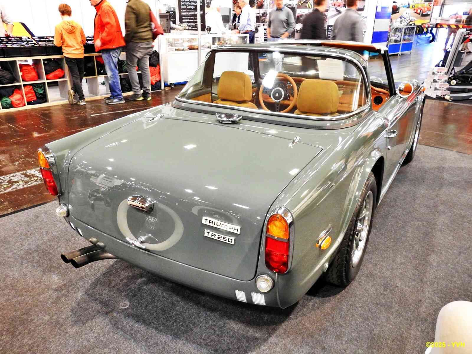 Triumph TR 250 Roadster_02 - 1968 [GB] YVH_GF