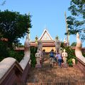 visite de Wat Phnom (pagode colline) nous entrons dans la spirialité des Cambodgiens