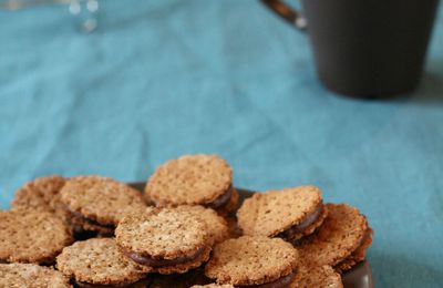 Petits biscuits fourrés (sans oeuf, possible sans gluten)