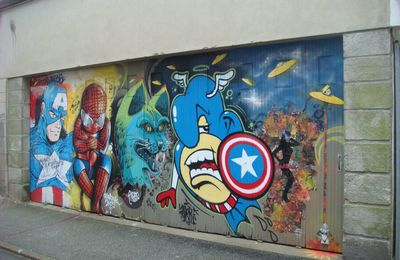 Les héros peints sur un mur Captain America, SpiderMan, Catman et ?