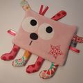 Doudou plat chien rose et blanc