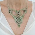 Collier plastron en micro-macramé et aventurine