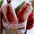 Bâtons glacés "maison" yaourt fraise et rose.......Délicatesse et légèreté....