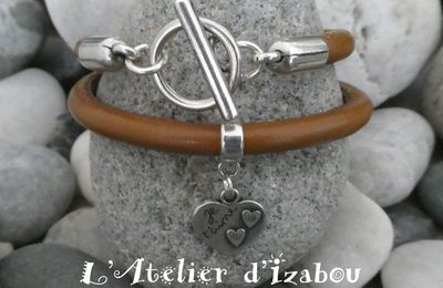 Bracelet "Je t'aime" cuir rond marron, breloque coeur gravée et fermoir toggle