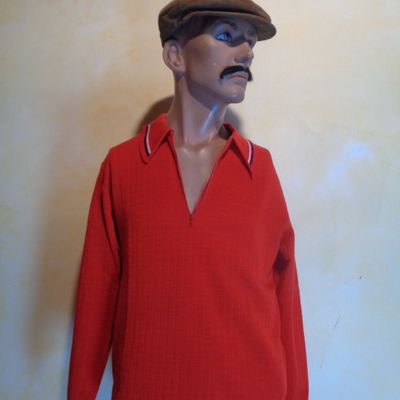 H638 : Pull rouge 70's T.L