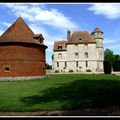 Chateau de vascoeil avec sont pigeonier ( dpt 27 )