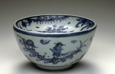 Hot-water bowl with a scene of Daoist deities, Ming dynasty (1368-1644), Reign of the Chenghua emperor (1465-1487)
