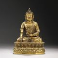 STATUE DE BOUDDHA EN BRONZE DORE. CHINE, DYNASTIE MING, XVIEME SIECLE
