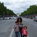 Sur les Champs Elysées 