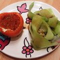 Tomates farcis au chèvre et purée de tomates séchées avec tagliatelles de concombre.