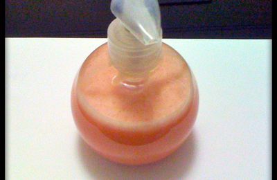 Gel douche maison, senteur melon ( ...et qui moumousse beaucoup ! )