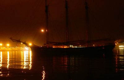 Leixoes (Portugal) - Arrivée de nuit et mouillage dans l'avant-port à côté d'un trois-mâts, 16 octobre 2016