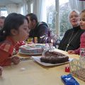 Ma nièce, Fauve, qui souffle ses bougies: 5 ans déjà!!