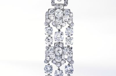 An elegant platinum and diamond brooch, Cartier, France