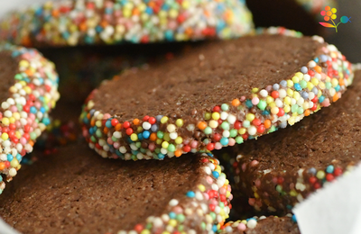 SABLÉS AU CHOCOLAT HABiLLÉS DE PERLES DE SUCRE