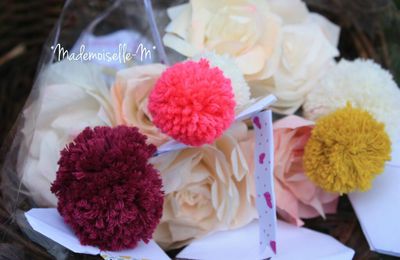  ♥ ♥ ♥ Un Bouquet de Papier et de Laine ♥ ♥ ♥ (Roses, Fanions, Coeurs Origami et Pompons)