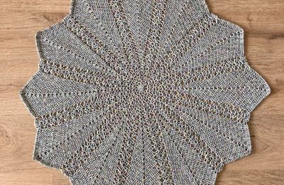 Crochet: une couverture pour une belle poupette!