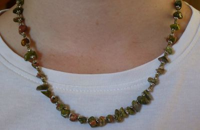 Collier en pierres naturelles unakite et perles