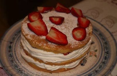 Victoria Sponge Cake aux fraises