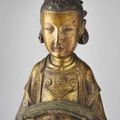 Sujet en bronze doré représentant une divinité féminine du Tao, Chine, période Ming, XVIIème siècle.