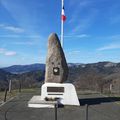 MONUMENT NATIONAL DES TROUPES DE CHOC AU HUNDSRÜCK, UN MÂT REPEINT ET UN NOUVEAU DRAPEAU 