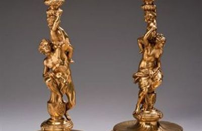 Paire de flambeaux d'époque Régence. Vers 1720, D'après un modelé de Corneille Van Cleve (1646-1732)