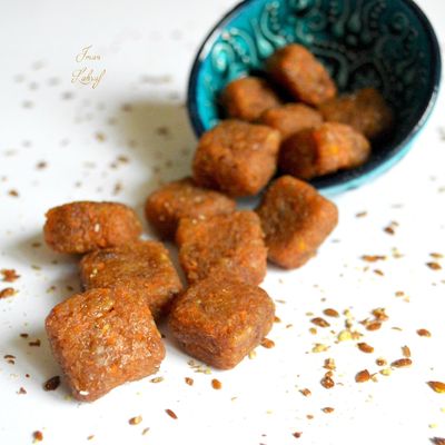 Raw carrot cake bites