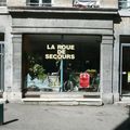 La roue de secours Besançon Doubs association devanture vitrine jeu de mot humour photo