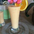 Smoothie vitaminé à la pêche