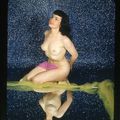 Bettie sous toutes les coutures.