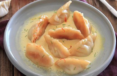 GYOZAS AUX CREVETTES ET BOUILLON CREMEUX AU SAFRAN