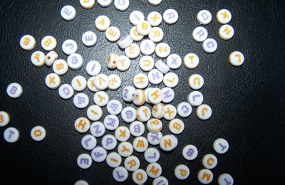 LOT 74 / mini perles lettres