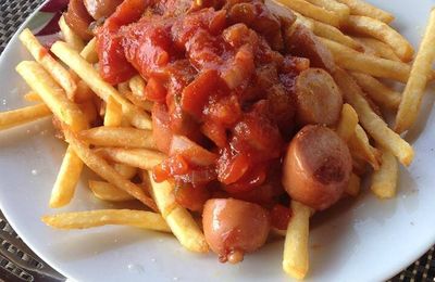 Currywurst ( saucisse de Francfort à l'aigre douce)