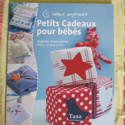 livre Petits Cadeaux pour bébés