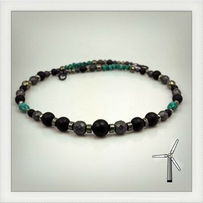 Collier mixte hématite, onyx mat, pyrite, turquoise véritable, fermoir en métal noir