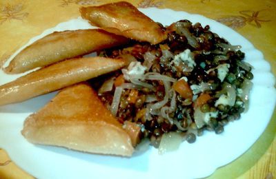 Briouates de thon kiri avec lentilles d'oignons caramélisés au bleu