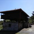 photos 2: après Oviedo, en passant greniers, chapelle de Llanpaxuga, église.