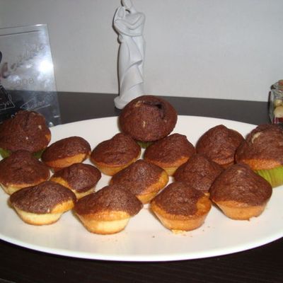 Cupcakes natures et chocolat