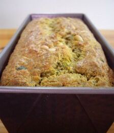 Cake aux pesto, courgette et parmesan