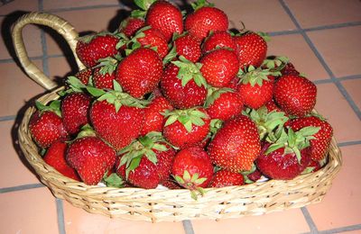 GELEE AUX FRAISES ET AUX GROSEILLES ROUGES