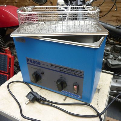 Mon nettoyeur à ultrasons, le schwarzenegger de la crasse...