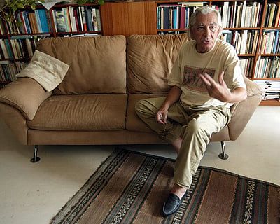  Casimiro de Brito (1938 -) : En compagnie de Pessoa... / Com Pessoa...