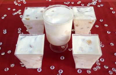 Glace parvée à la vanille, aux raisins secs et au rhum