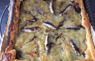 TARTE AUX OIGNONS ET TAPENADE