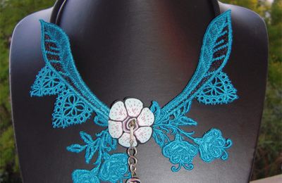 COLLIER BLEU 