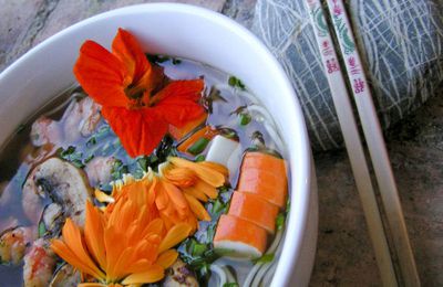 RAMEN VERSION CREVETTES ET FLEURS DU JARDIN