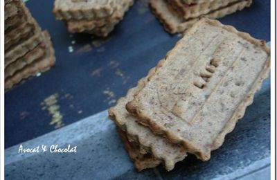 ** Biscuits "pas trop" à la farine complète et  confiture de lait aux amandes et noisettes torréfiées**